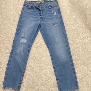Womens Levi’s jeans